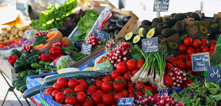 Marché alimentaire sous Les Halles tous les vendredis à partir de 16H00